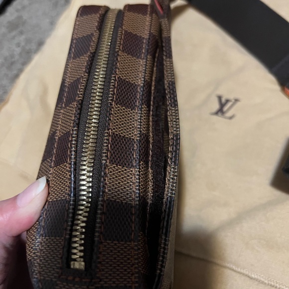 🔥SOLD: AUTH LOUIS VUITTON GERONIMO SLINGBAG/BELTBAG🔥 - Picture 4 of 10